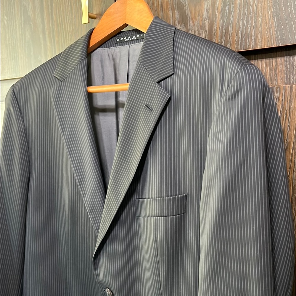 Hugo Boss Suit Black Pinstripe, 100% Virgin Wool, Made in USA, 40R - Picture 3 of 16